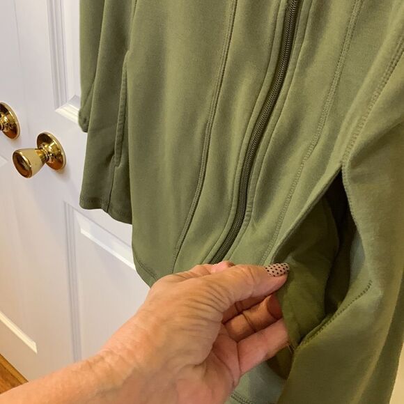 Denim & Company Sz Small activewear lightweight zip up jacket with V-neck - Picture 6 of 9